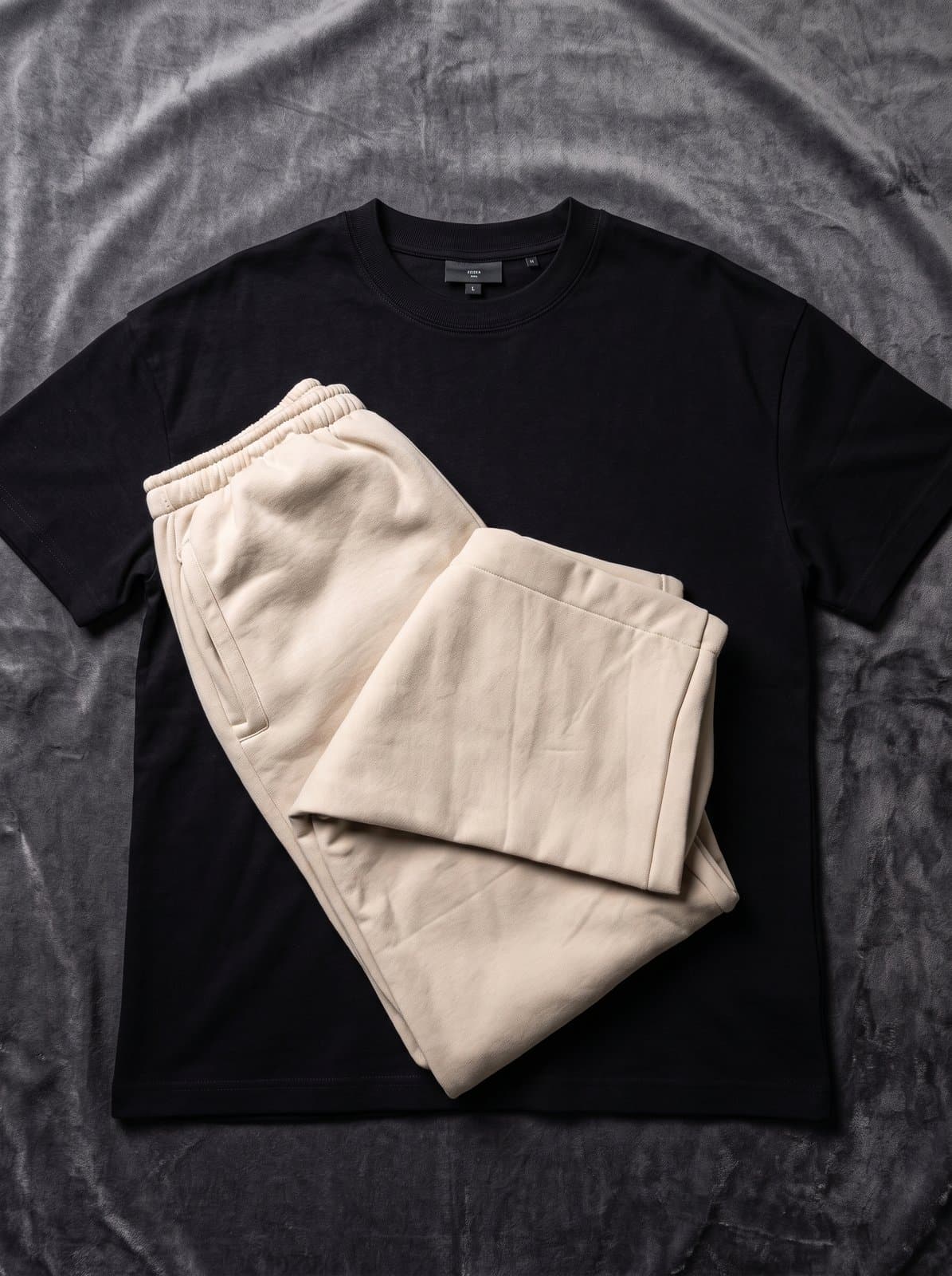Sueter negro + Jogger beige